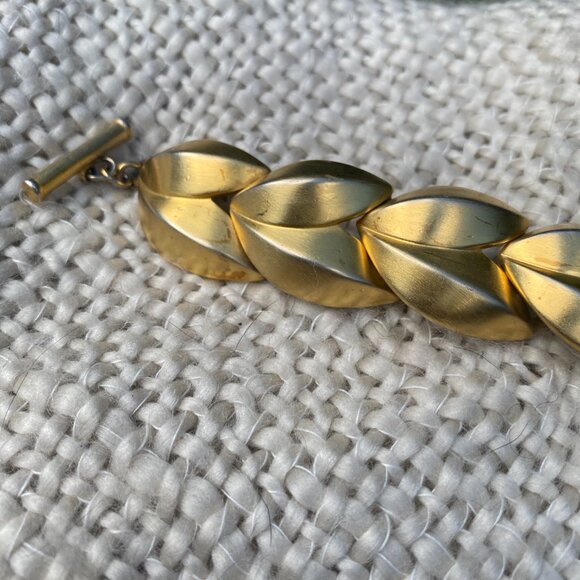 Givenchy Vintage 80s Runway Metal Matte Gold Brass Chunky Leaf Toggle Bracelet - Picture 5 of 10
